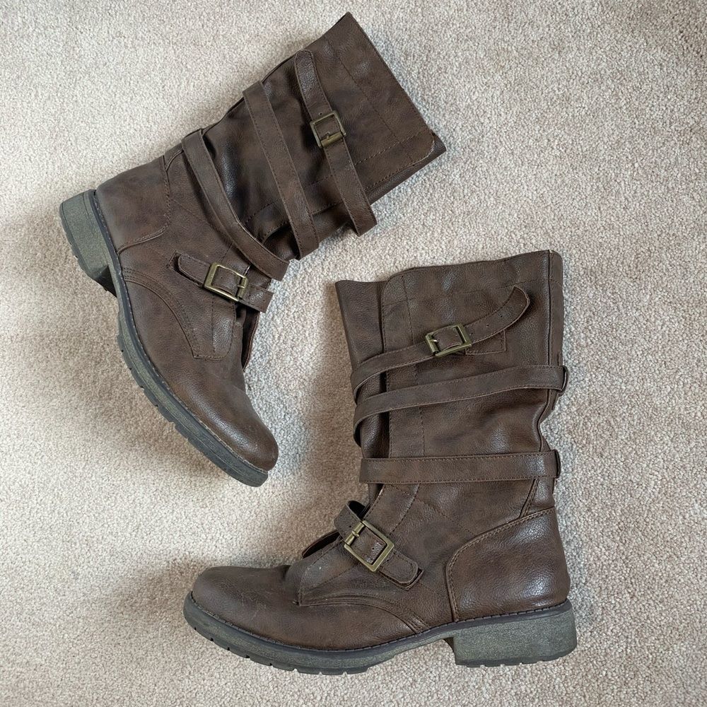 BROWN BOOTS